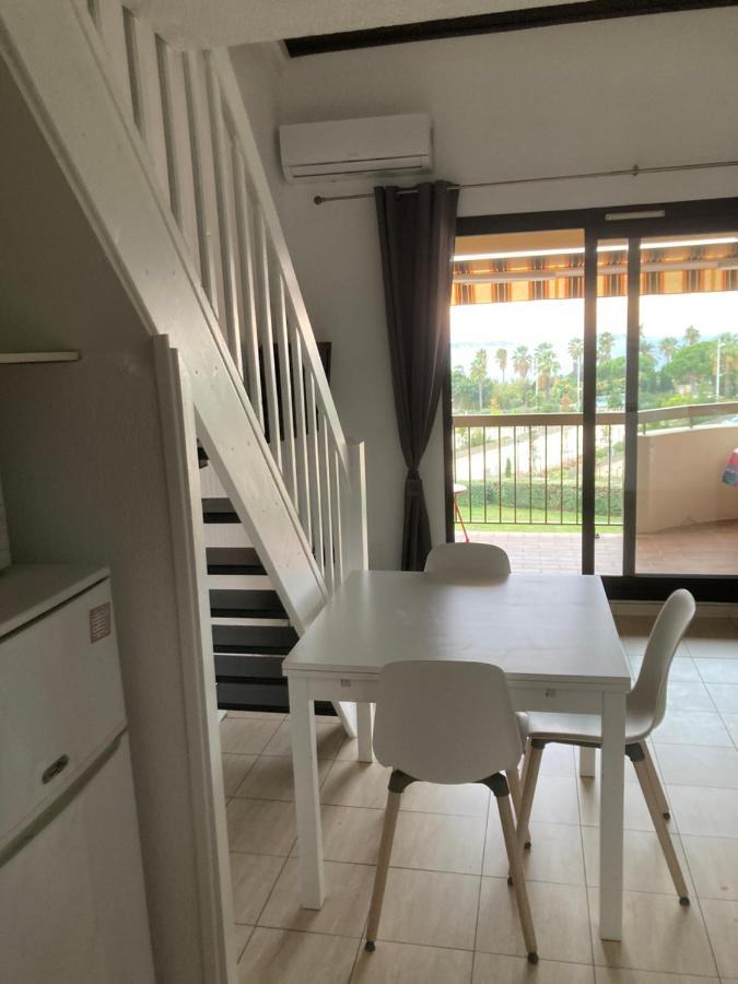 Appartement 2 Chambres Avec Piscine Face A La Mer A La Coudouliere Six-Fours-les-Plages Exterior foto